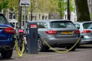 Laadstations voor eigenaren van elektrische voertuigen tijdens het reizen in Nederland